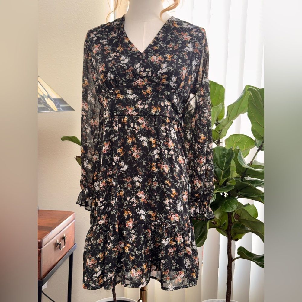 Black Tape Floral V-Neck Ruffle Hem Long Sleeve Mini Dress Black Multi Size LG - Picture 12 of 14